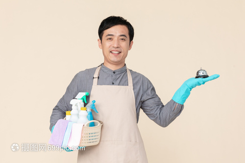 男性家政保潔與健身服務 現(xiàn)代生活的效率與健康新選擇